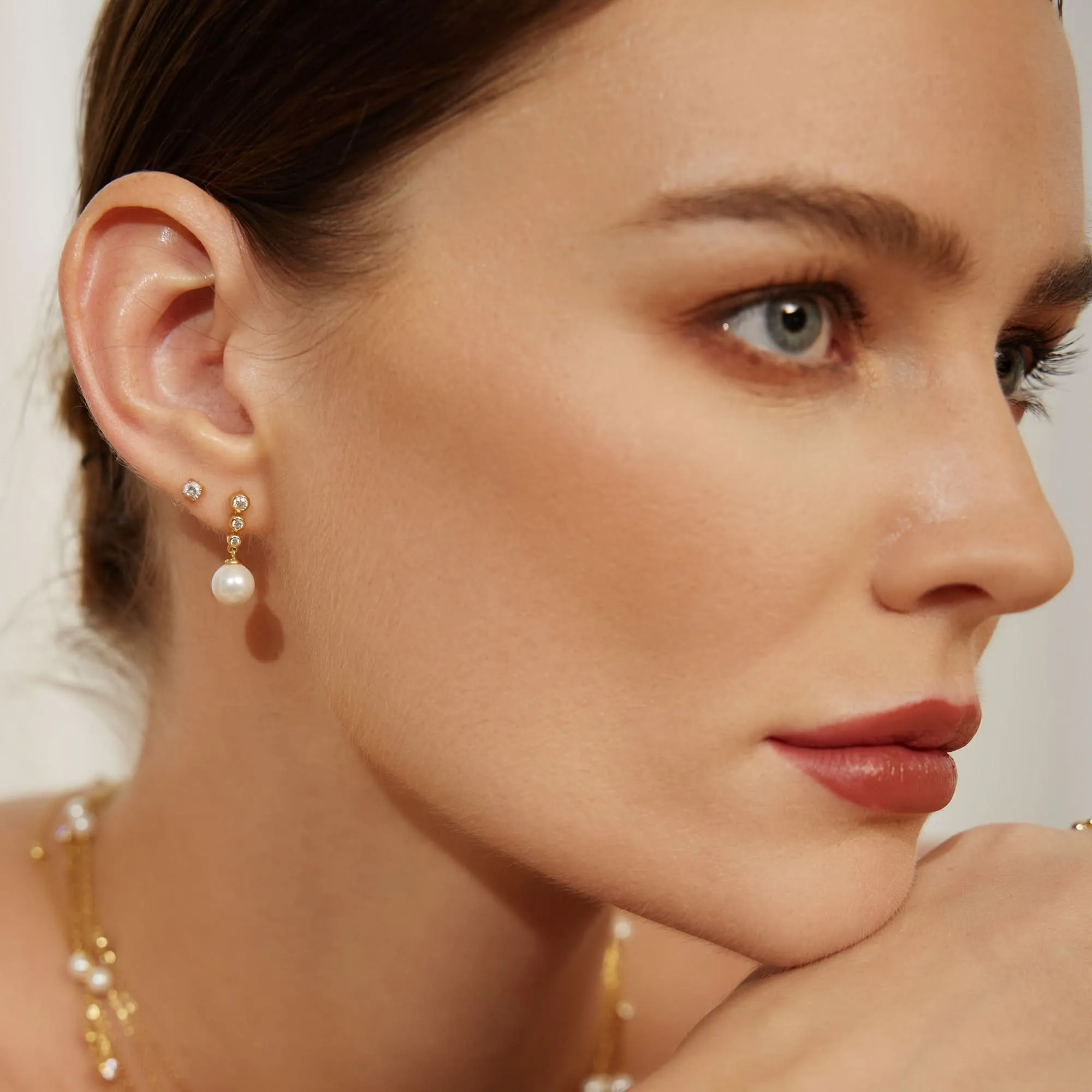 Boucles d'oreilles à clous or perles de pierre et perles tombantes E065-03G Ania Haie Jewellery