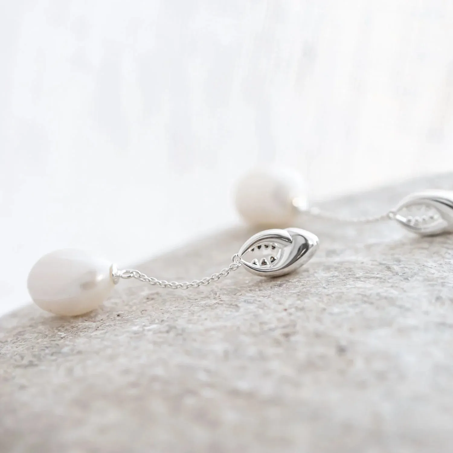 Nick Von K Bijoux Nick Von K - Boucles d'oreilles perle en forme de pince de crabe