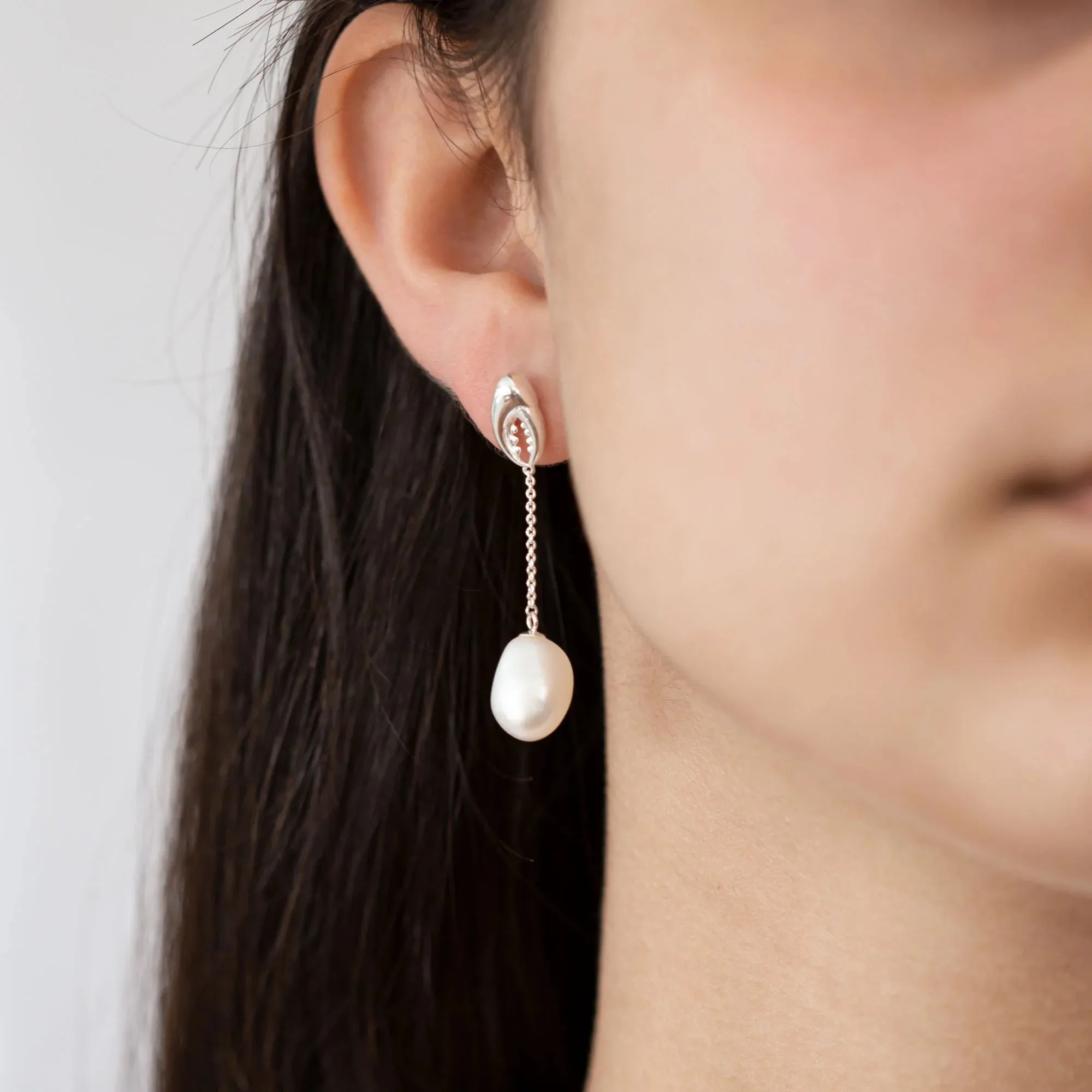 Nick Von K Bijoux Nick Von K - Boucles d'oreilles perle en forme de pince de crabe