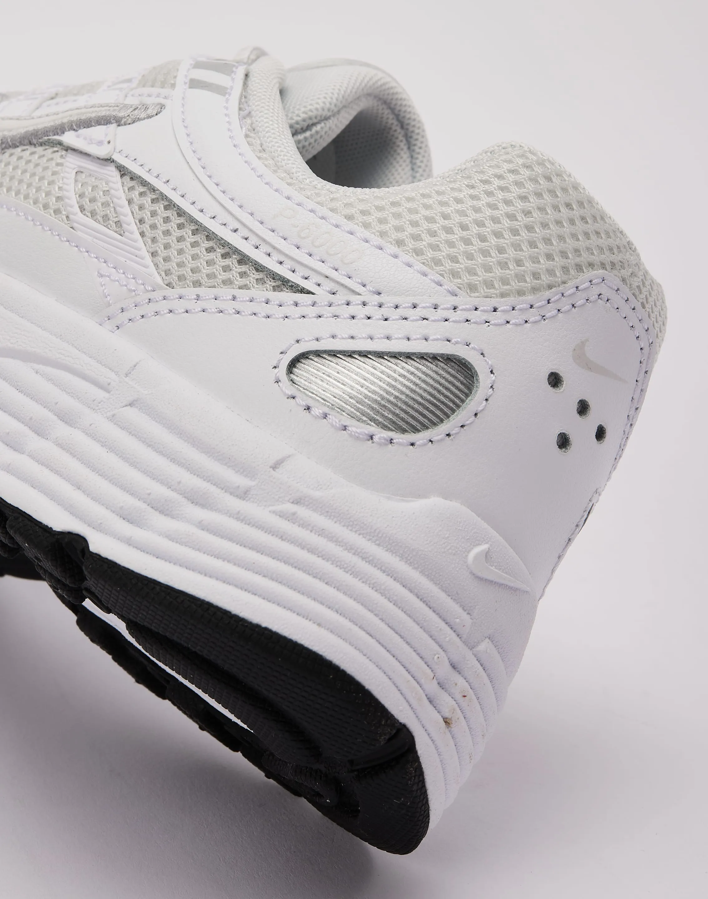Nike P-6000 Grade-School