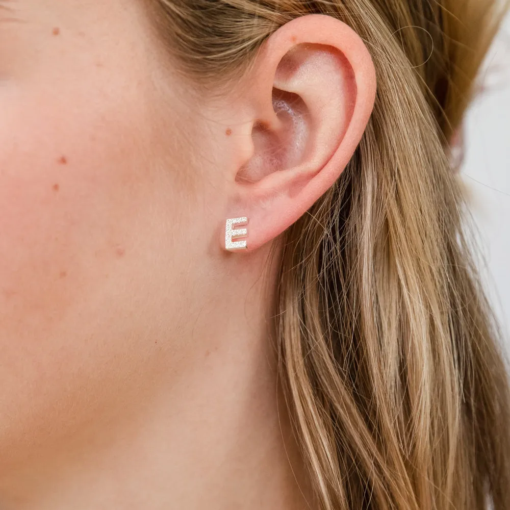 Boucles d'oreilles à clous en argent sterling avec initiale 