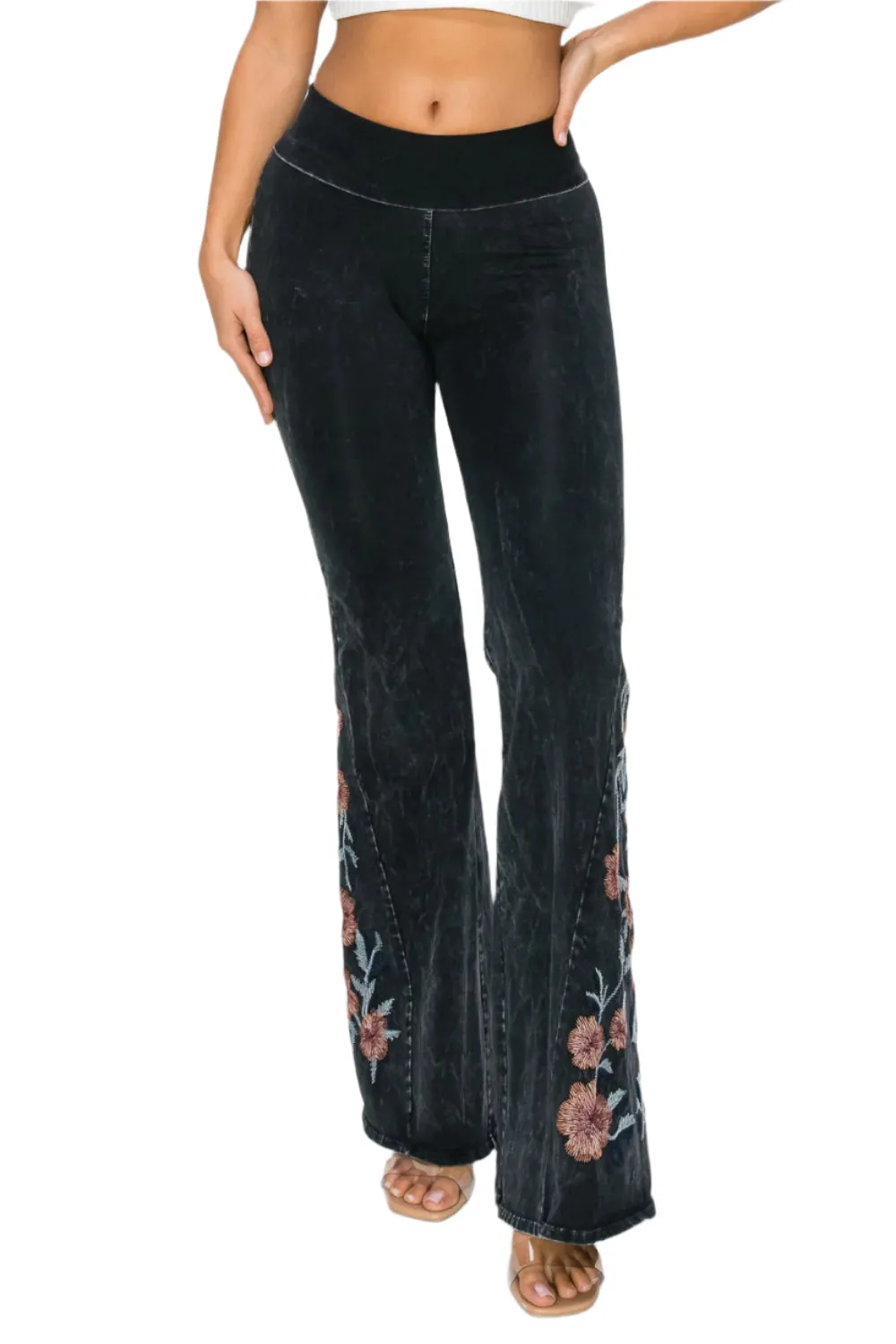 T-Party Desert Rose Embroidered Mineral Washed Yoga Pant CJ75486 Black